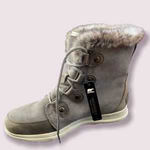 SOREL Women’s Explorer Joan- NWT & w/box Size 9 *BRAND NEW